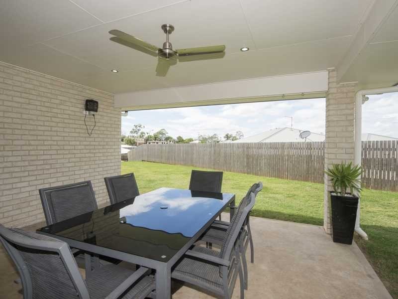 17 Valley Way, Boyne Island QLD 4680