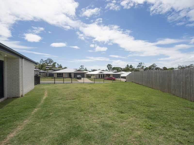17 Valley Way, Boyne Island QLD 4680