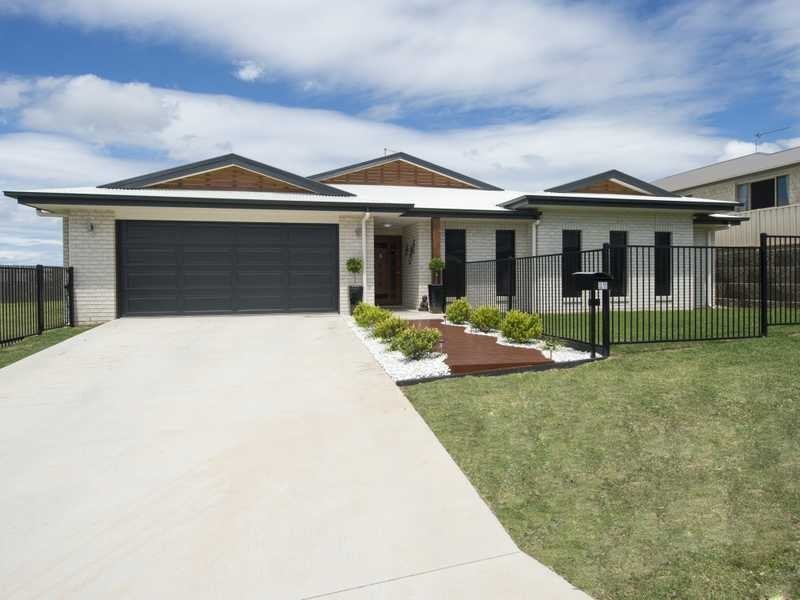 17 Valley Way, Boyne Island QLD 4680