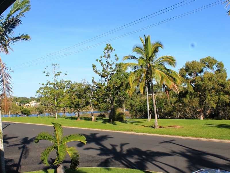 69 Tarcoola Drive, Boyne Island QLD 4680