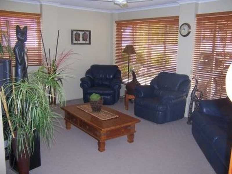 30 Crest Avenue, Boyne Island QLD 4680