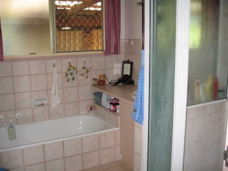 4 Wattora Close, Boyne Island QLD 4680