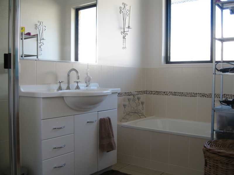 12 Stella Street, Boyne Island QLD 4680