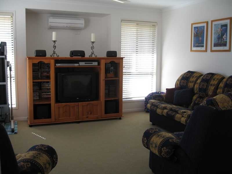 12 Stella Street, Boyne Island QLD 4680