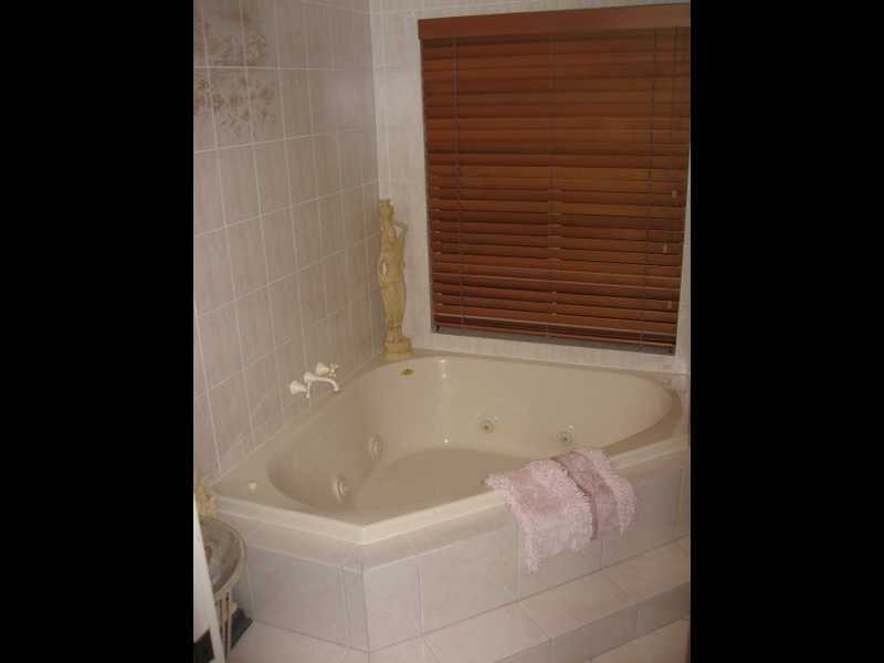 12 Charles Crescent, Tannum Sands QLD 4680