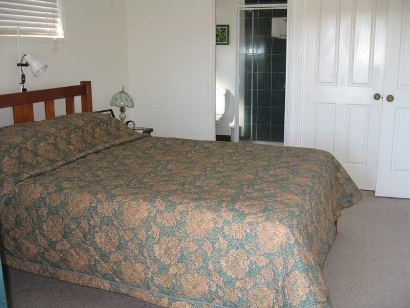 18 Centenary Drive, Boyne Island QLD 4680