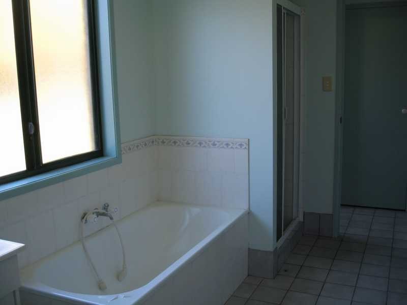 2 Wattle Court, Boyne Island QLD 4680