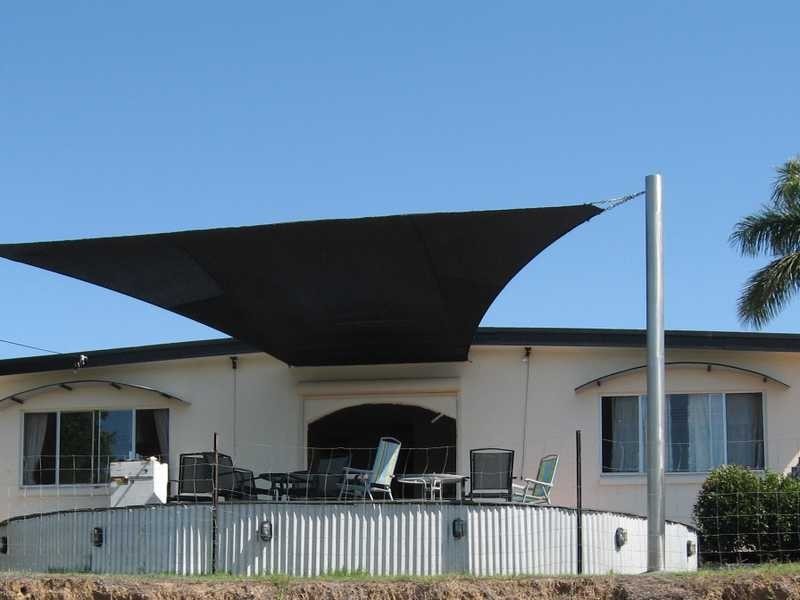 17 Crest Avenue, Boyne Island QLD 4680