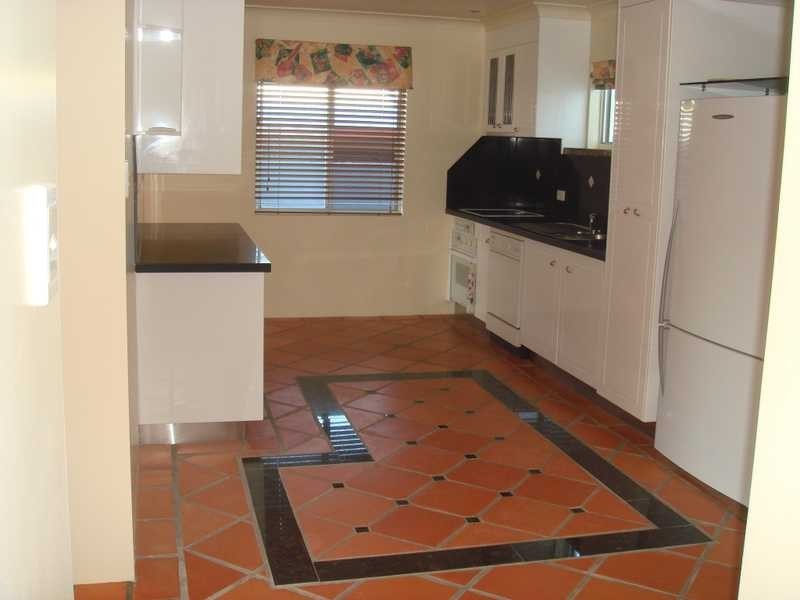 17 Crest Avenue, Boyne Island QLD 4680