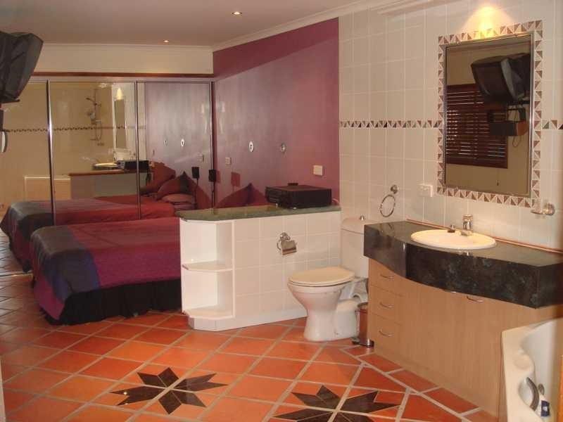 17 Crest Avenue, Boyne Island QLD 4680