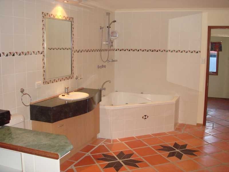 17 Crest Avenue, Boyne Island QLD 4680