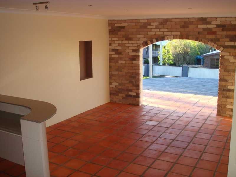 17 Crest Avenue, Boyne Island QLD 4680