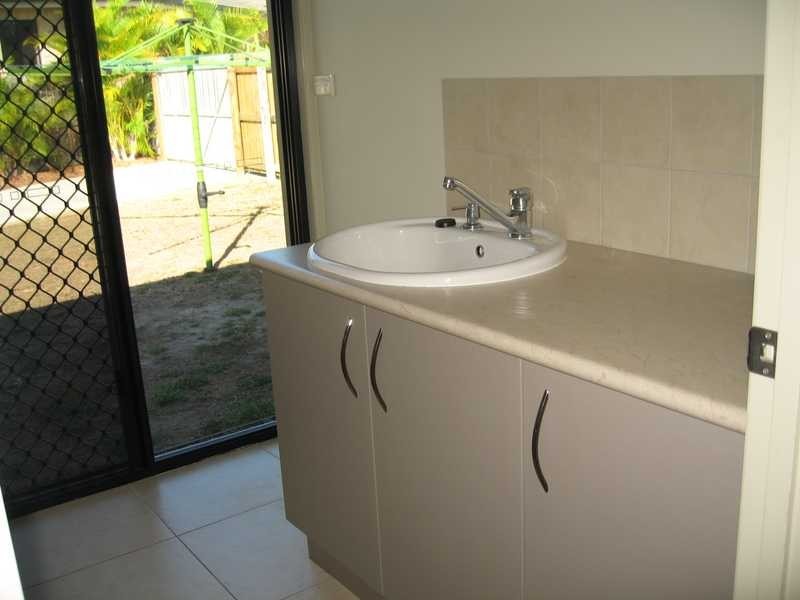 8 Golf View Drive, Boyne Island QLD 4680