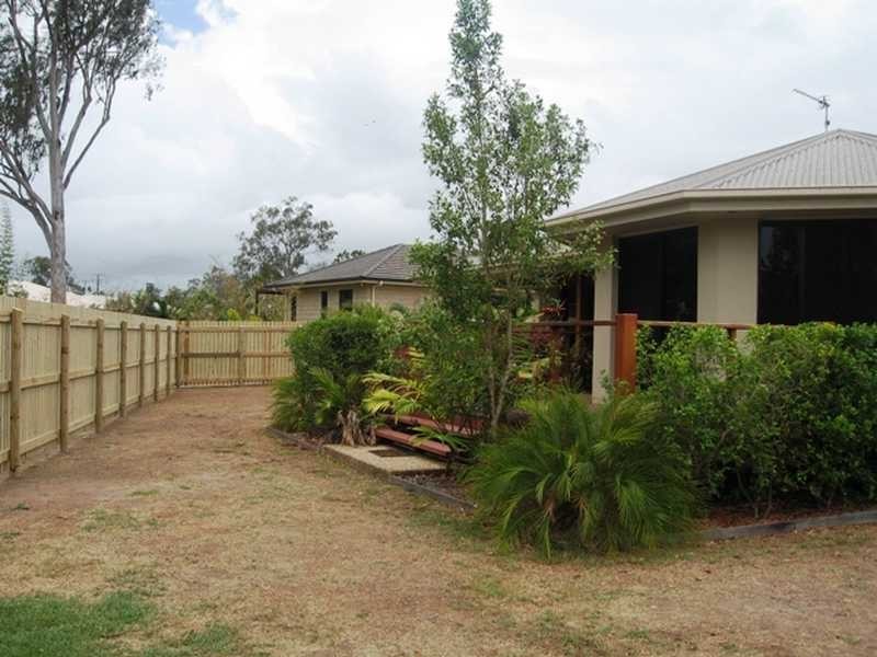 8 Golf View Drive, Boyne Island QLD 4680