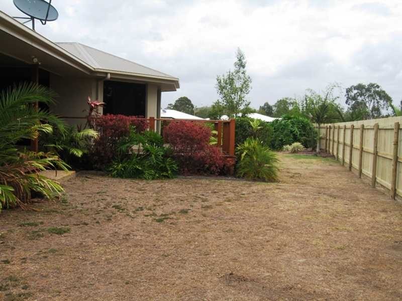 8 Golf View Drive, Boyne Island QLD 4680