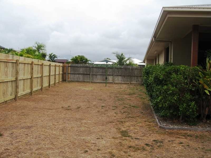 8 Golf View Drive, Boyne Island QLD 4680