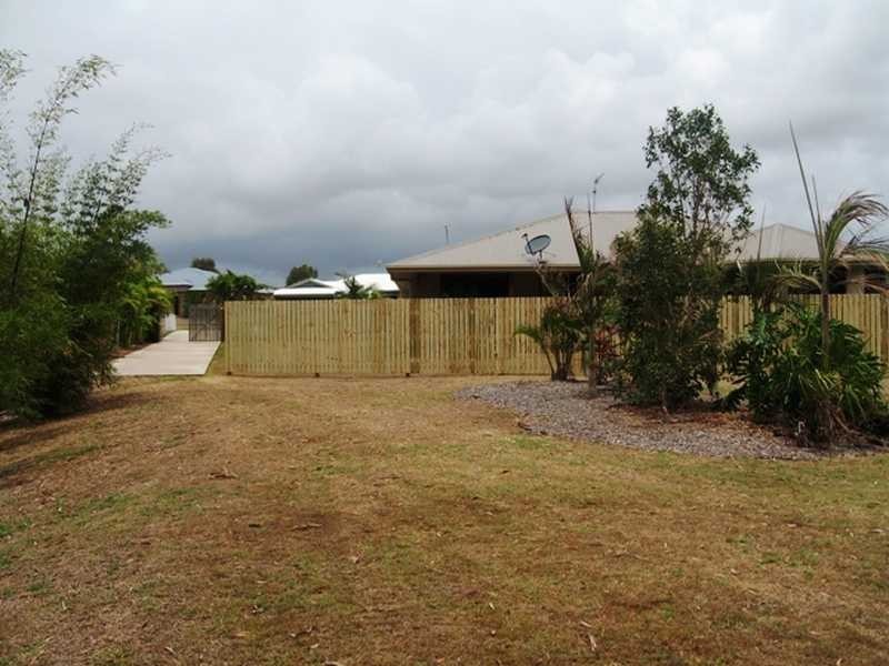 8a Golf View Drive, Boyne Island QLD 4680