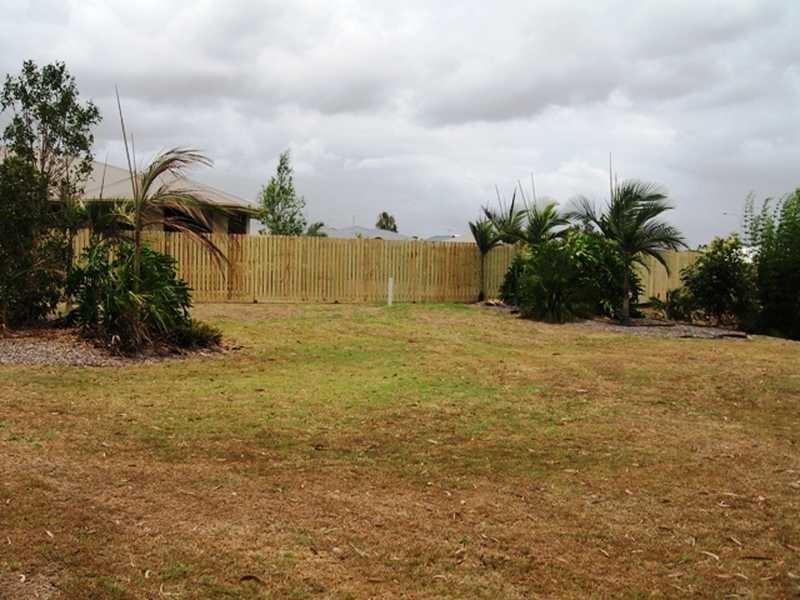 8a Golf View Drive, Boyne Island QLD 4680