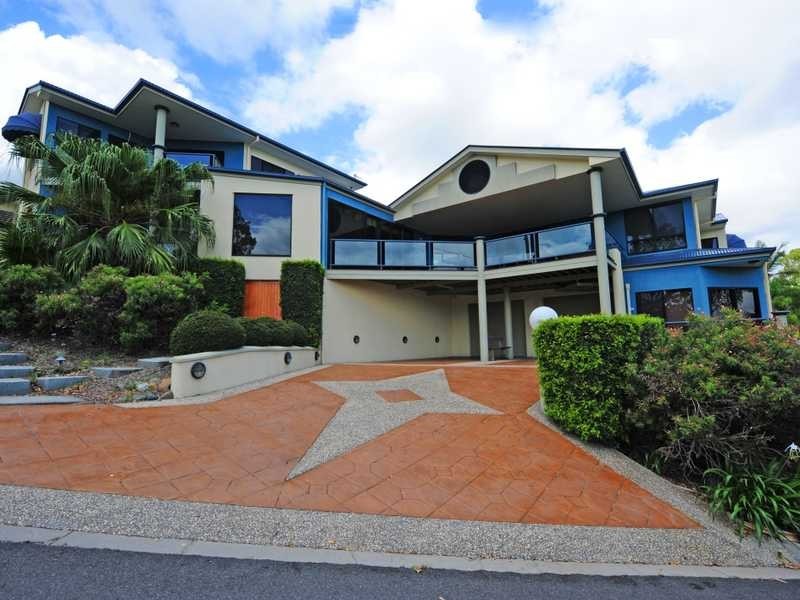 9 River Drive, Boyne Island QLD 4680