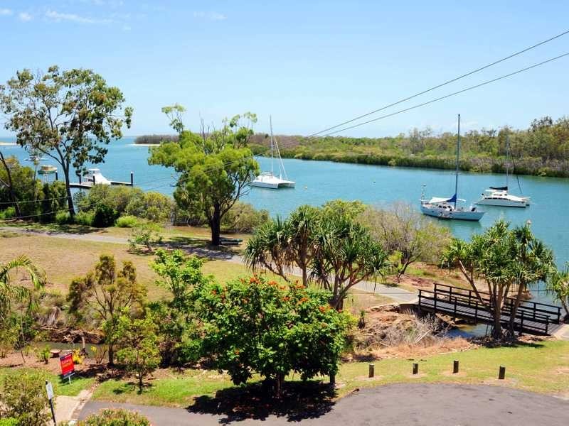 9 River Drive, Boyne Island QLD 4680