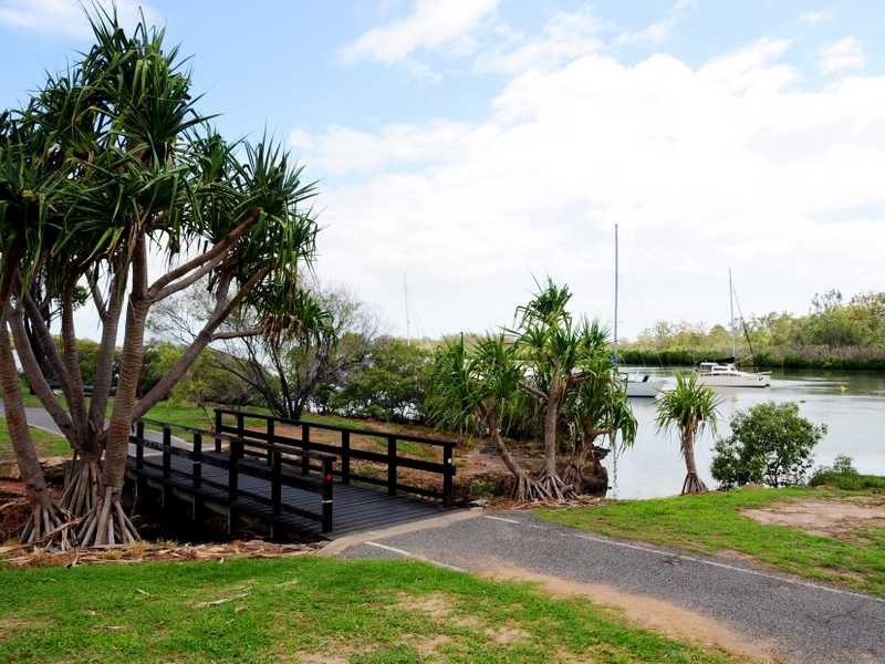 9 River Drive, Boyne Island QLD 4680