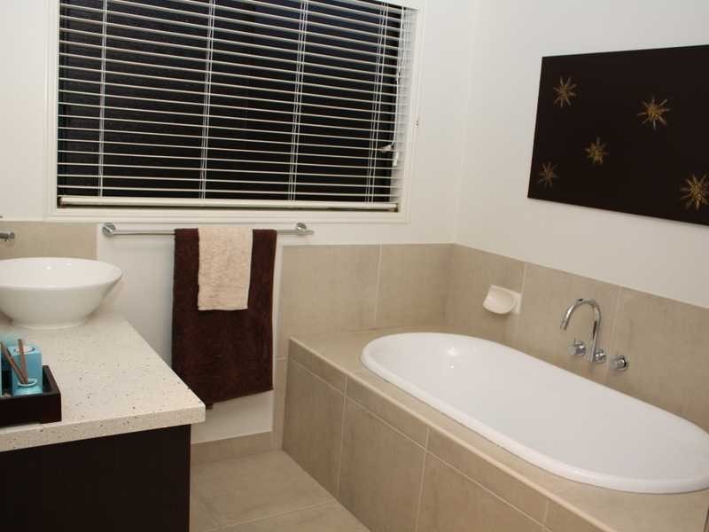 5 BAUHINIA STREET, Boyne Island QLD 4680