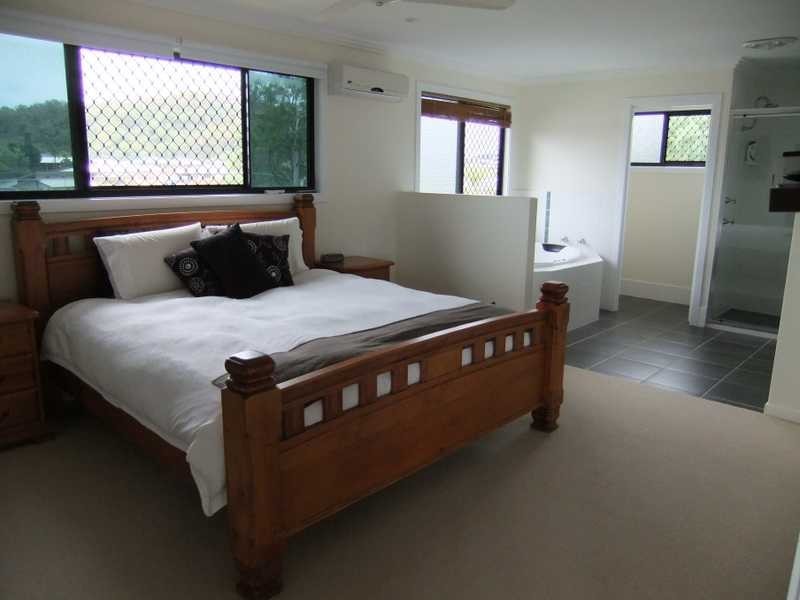 54 GOLF VIEW DRIVE, Boyne Island QLD 4680