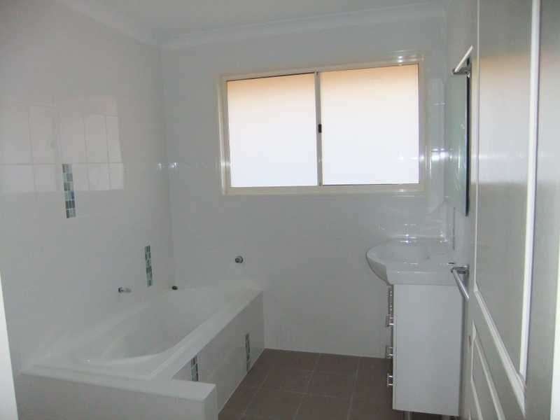 37 BAUHINIA STREET, Boyne Island QLD 4680