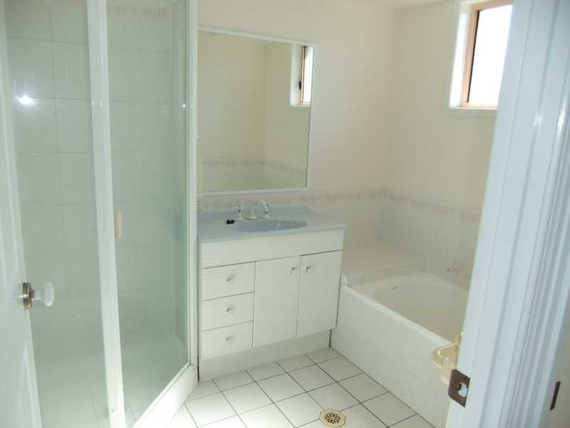 7 Wyndham Avenue, Boyne Island QLD 4680