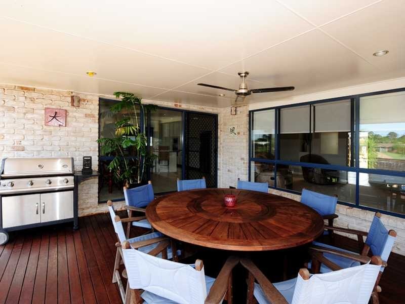 8 Riverside Drive, Tannum Sands QLD 4680