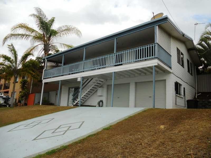 27 Crest Avenue, Boyne Island QLD 4680
