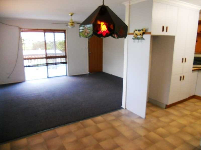 27 Crest Avenue, Boyne Island QLD 4680