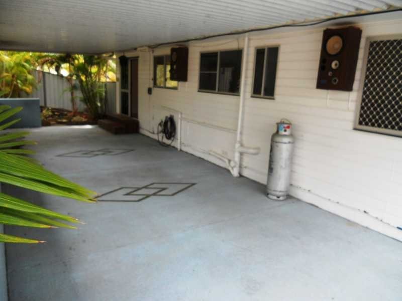 27 Crest Avenue, Boyne Island QLD 4680