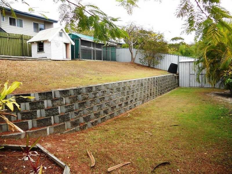 27 Crest Avenue, Boyne Island QLD 4680