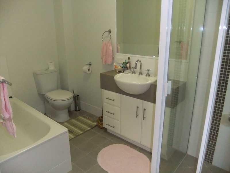 Unit 10 8a Wyndham Ave, Boyne Island QLD 4680