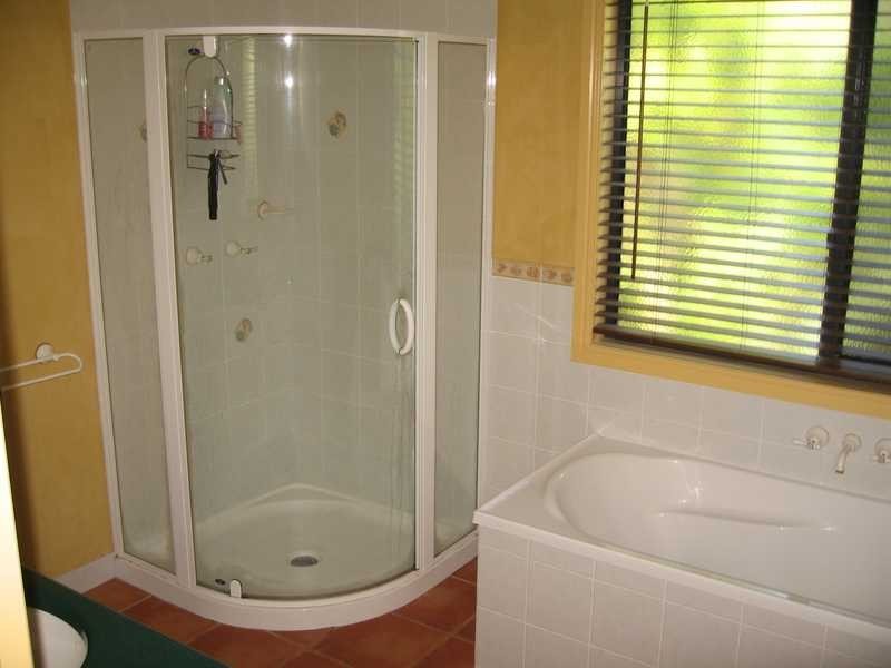 18 Barklya Court, Benaraby QLD 4680