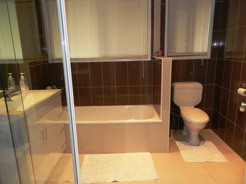 6 Helena Court, Boyne Island QLD 4680