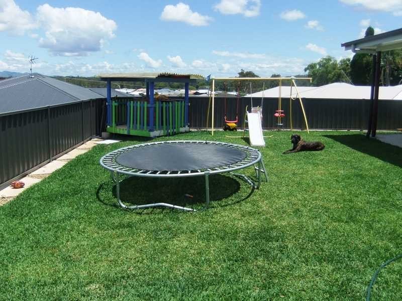 8 Surita Court, Boyne Island QLD 4680
