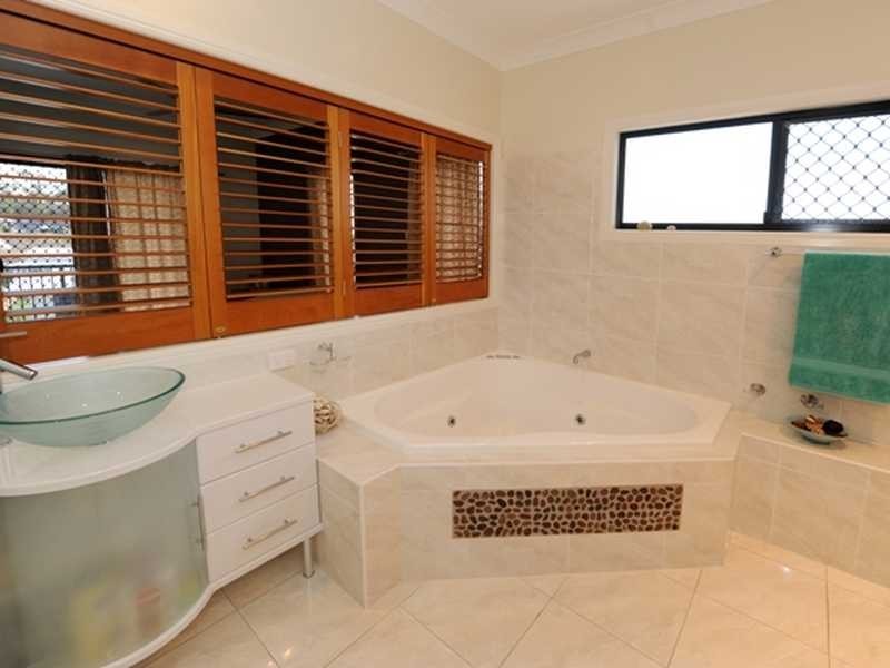 32 Lighthouse Drive, Boyne Island QLD 4680