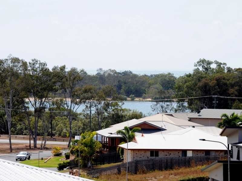 32 Lighthouse Drive, Boyne Island QLD 4680