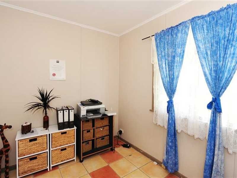 11 Larsen Street, Gladstone QLD 4680