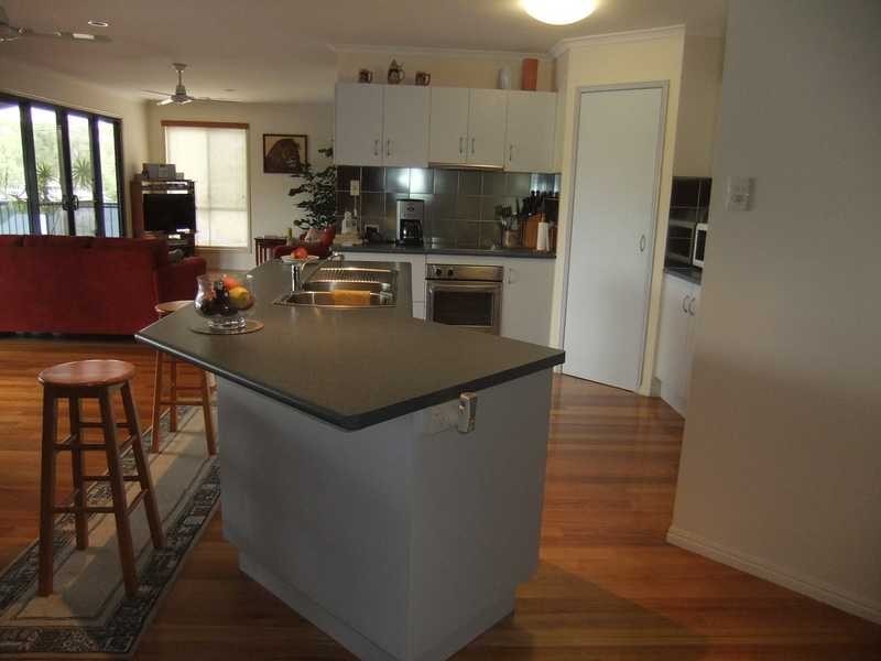 11 Mooring Place, Boyne Island QLD 4680