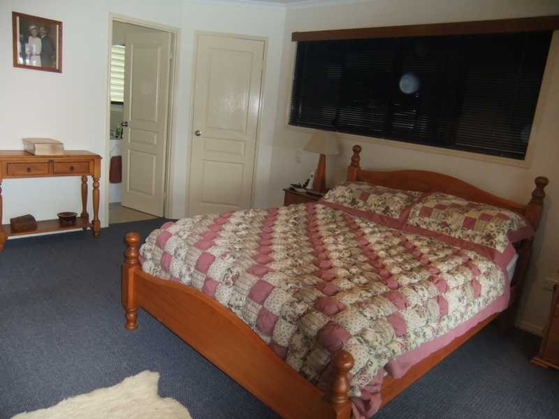 11 Mooring Place, Boyne Island QLD 4680