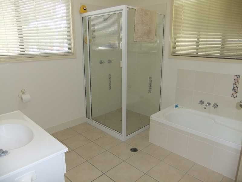 11 Mooring Place, Boyne Island QLD 4680