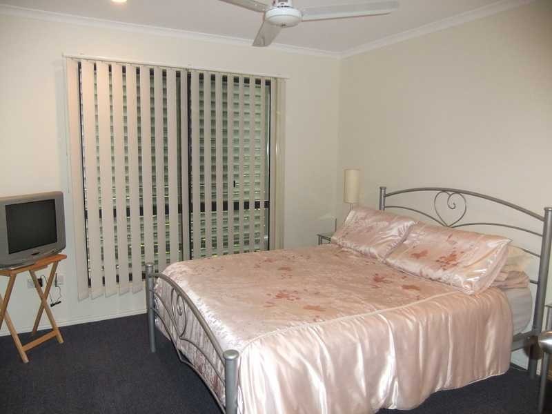11 Mooring Place, Boyne Island QLD 4680