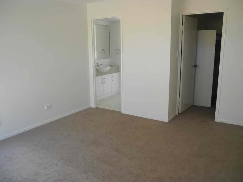 7 The Promenade, Boyne Island QLD 4680