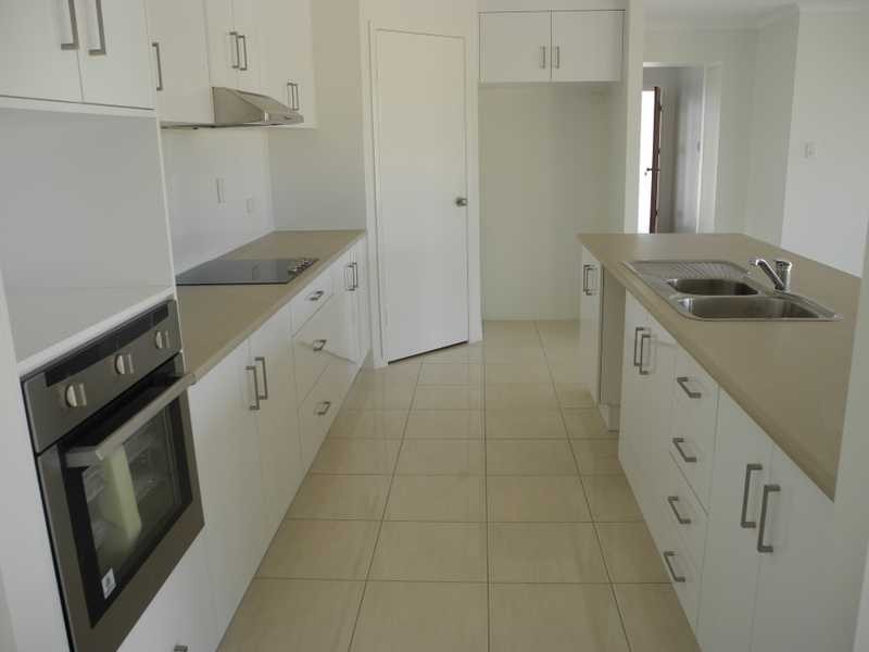 7 The Promenade, Boyne Island QLD 4680