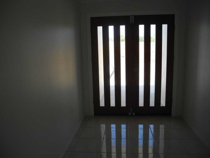 7 The Promenade, Boyne Island QLD 4680