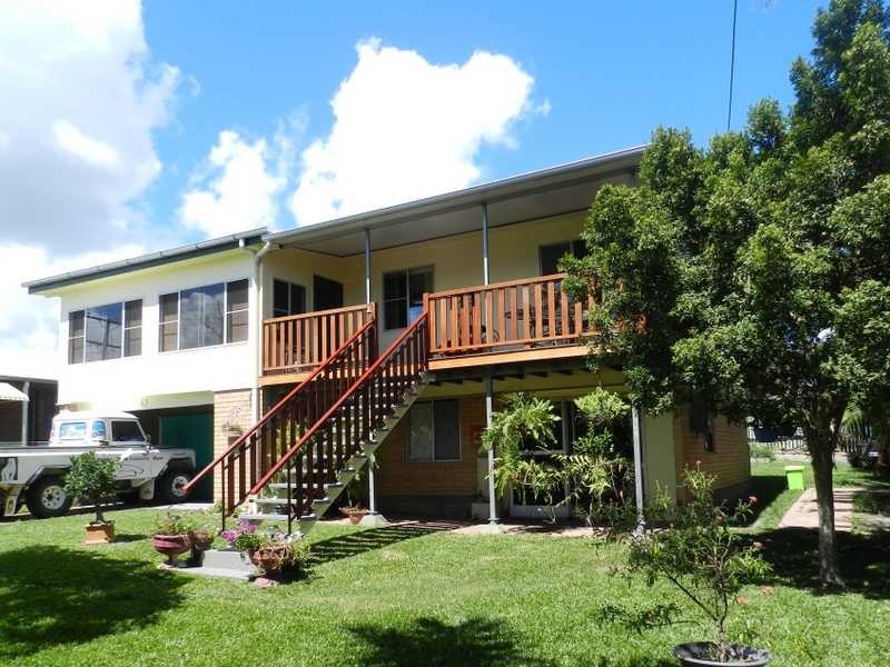33 Katandra Street, Boyne Island QLD 4680