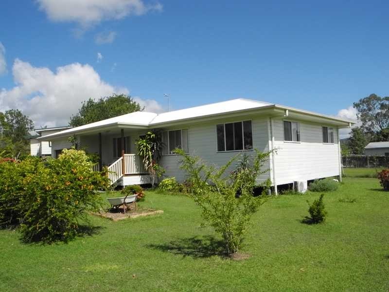 12 Hickman Street, Bororen QLD 4678